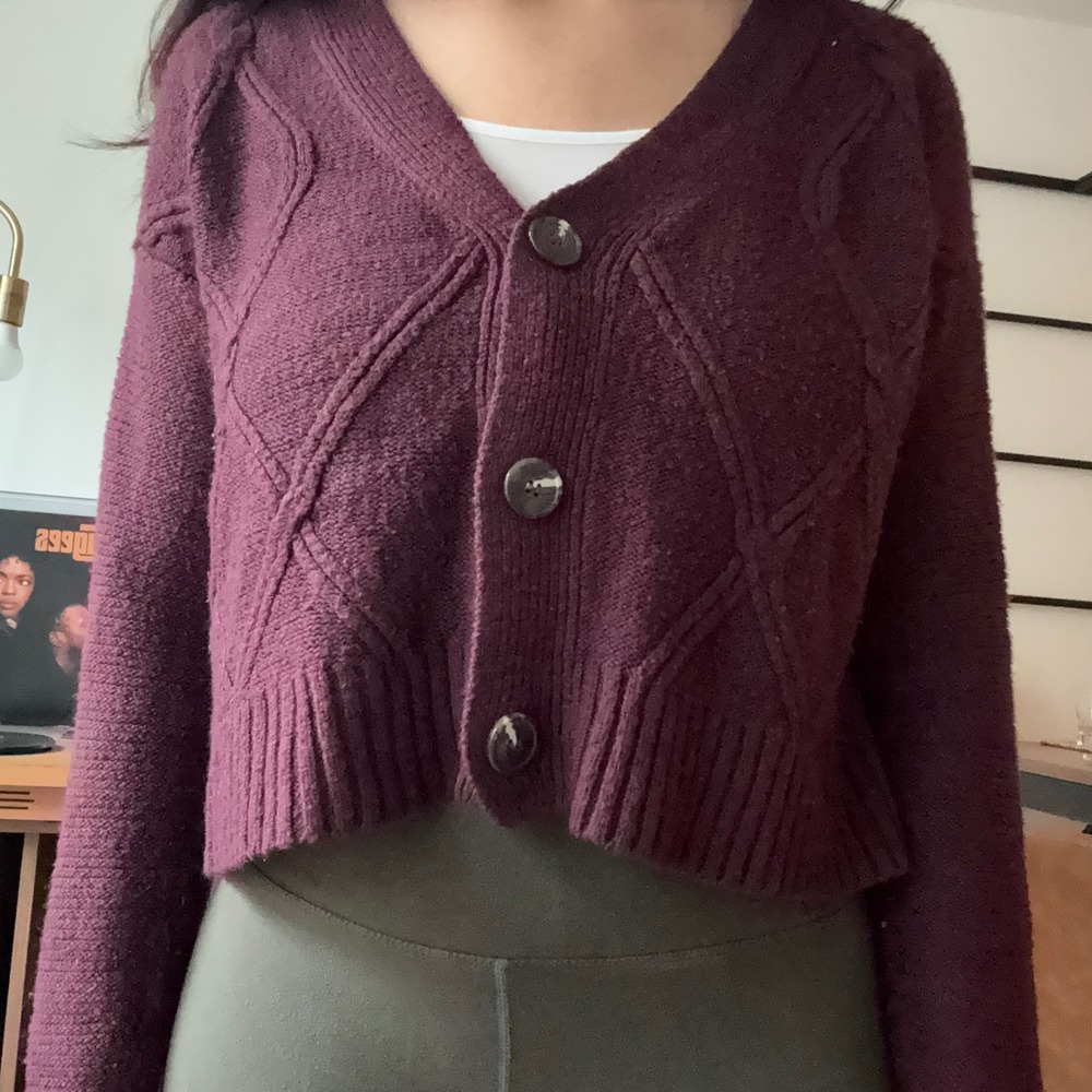 Moral Fiber Burgundy Cable Knit Cropped V‎ Neck Button Cardigan Sweater Women XL - Picture 2 of 7